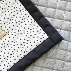 Love By Lily .com Love By Lily - XL Speelkleed - Little Dot - Stippen - 200x150cm 18 Love By Lily .com Love By Lily - XL Speelkleed - Little Dot - Stippen - 200x150cm -Exporteren speelkleden winkel 550x367 15