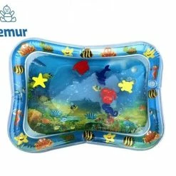 Femur®️ Originele Baby Waterspeelmat – Speelkleed – Aquamat – Watermat Zwembad – Speelmat – Babytrainer - Babygym - Kraamcadeau – Ideaal Cadeau Voor Babyshower – Verkoeling - Luxe Geschenkdoos -Exporteren speelkleden winkel 550x484 1