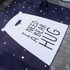 By Baboo Baby Cadeau Jongen En Meisje - Vloerkleed Kinderkamer - Schattige Beer - Waterbestendig Tapijt Baby's - Kindertapijt - Speelkleed Jongens En Meisjes - Blauw 12 By Baboo Baby Cadeau Jongen En Meisje - Vloerkleed Kinderkamer - Schattige Beer - Waterbestendig Tapijt Baby's - Kindertapijt - Speelkleed Jongens En Meisjes - Blauw -Exporteren speelkleden winkel 550x550 1207