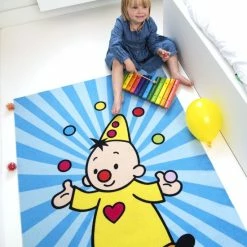 Bumba Vloerkleed Kinderkamer - Tapijt Kinderkamer - Voor Jongens En Meisjes - Kindertapijt Bumba - Speelmat/Speelkleed - 90 X 130 Cm - Blauw - Gemaakt In België - Officiële Studio 100 Partner -Exporteren speelkleden winkel 550x550 512