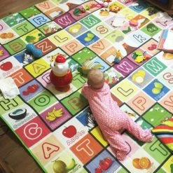 Luminous Luxury Speelkleed 200x180 Cm Dubbelzijdig Gevoerd | Dinosaurus En Letters | Baby Accessoires -Exporteren speelkleden winkel 550x550 701