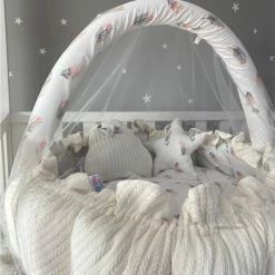 Jaju Baby - Baby Speelmat, Hoofdkussen En Klamboe - Organische Katoen Speelkleden - Antibacterieel Speelmat - Anti-Allergisch Speelmat - Wit En Veer Patroon - 120 X 120 Cm -Exporteren speelkleden winkel 550x729