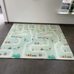 Merkloos Speelmat Baby Kinderen - Speelkleed XL - Foam - Dubbelzijdig - Opvouwbaar - 180 X 200 Cm - Giraffe En Treintjes - 1,5 Cm Dik - Inclusief Opbergtas -Exporteren speelkleden winkel 550x733 1