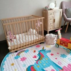 By Baboo Baby Cadeau Meisje - Vloerkleed Baby - Unicorn - Kinder Kleurtjes - Speelmat Kinderkamer - Kindertapijt - Speelkleed Meisje - Roze - Blauw - Wit 20 By Baboo Baby Cadeau Meisje - Vloerkleed Baby - Unicorn - Kinder Kleurtjes - Speelmat Kinderkamer - Kindertapijt - Speelkleed Meisje - Roze - Blauw - Wit -Exporteren speelkleden winkel 550x733 68
