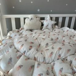 Jaju Baby - Baby Speelmat, Hoofdkussen En Klamboe - Organische Katoen Speelkleden - Antibacterieel Speelmat - Anti-Allergisch Speelmat - Wit En Veer Patroon - 120 X 120 Cm -Exporteren speelkleden winkel 550x750 1